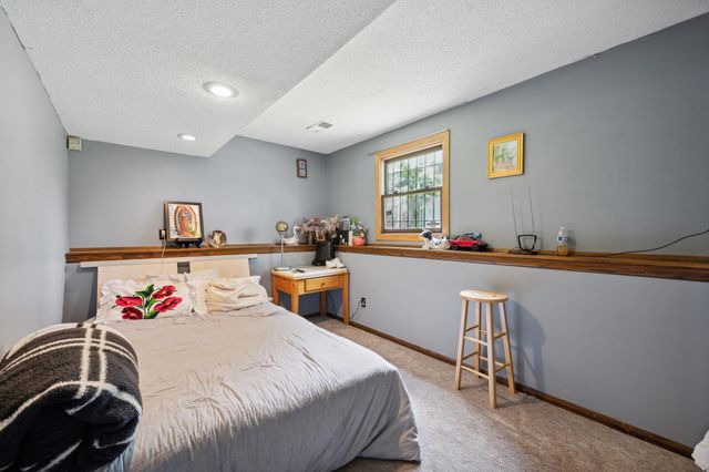 1613 Lyn Curve Avenue N, Minneapolis, MN 55411