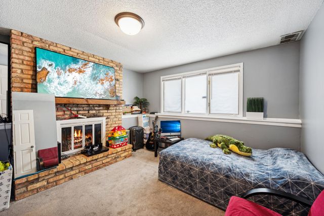 1613 Lyn Curve Avenue N, Minneapolis, MN 55411