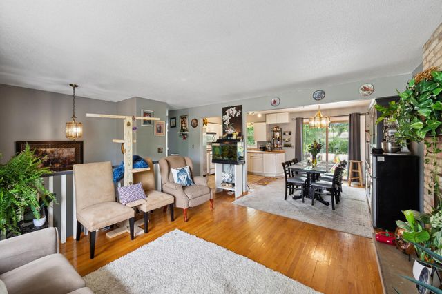 1613 Lyn Curve Avenue N, Minneapolis, MN 55411