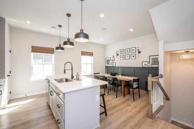 26 Wentworth Lane, Deer Park, OH 45236