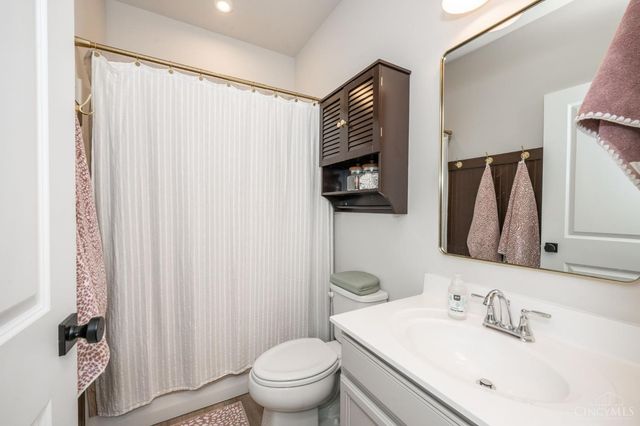 26 Wentworth Lane, Deer Park, OH 45236