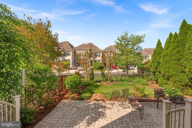 18349 FAIRWAY OAKS SQ, Leesburg, VA 20176