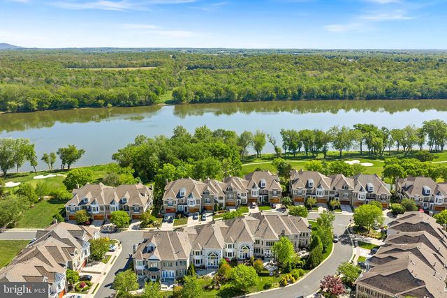 18349 FAIRWAY OAKS SQ, Leesburg, VA 20176