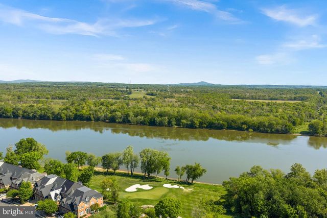 18349 FAIRWAY OAKS SQ, Leesburg, VA 20176