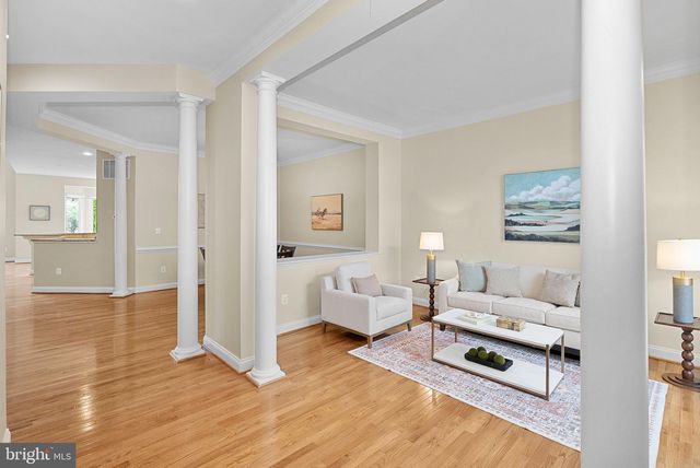 18349 FAIRWAY OAKS SQ, Leesburg, VA 20176