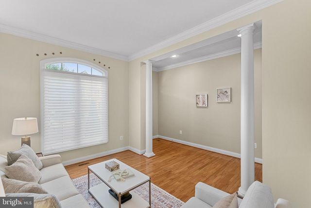 18349 FAIRWAY OAKS SQ, Leesburg, VA 20176