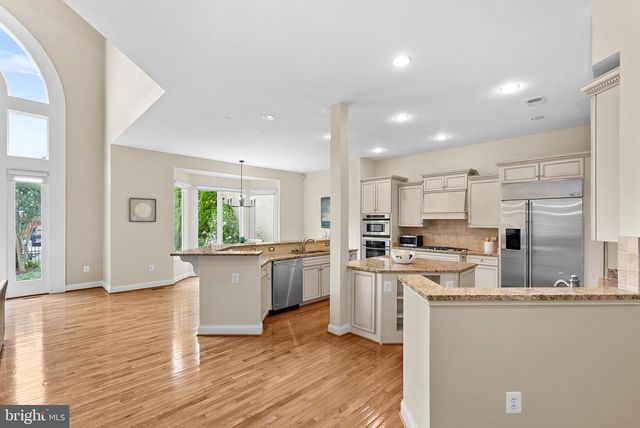 18349 FAIRWAY OAKS SQ, Leesburg, VA 20176