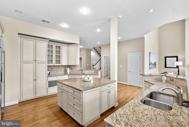 18349 FAIRWAY OAKS SQ, Leesburg, VA 20176