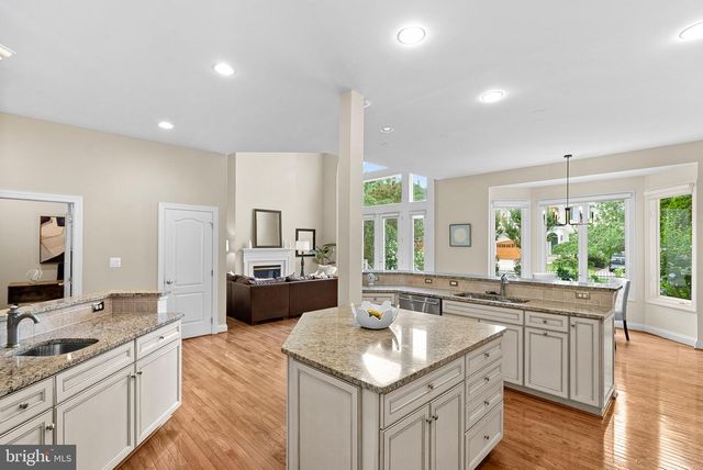18349 FAIRWAY OAKS SQ, Leesburg, VA 20176