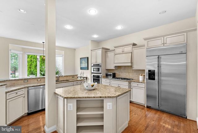 18349 FAIRWAY OAKS SQ, Leesburg, VA 20176