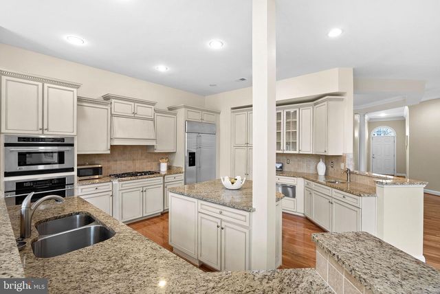 18349 FAIRWAY OAKS SQ, Leesburg, VA 20176
