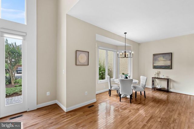 18349 FAIRWAY OAKS SQ, Leesburg, VA 20176