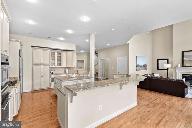 18349 FAIRWAY OAKS SQ, Leesburg, VA 20176