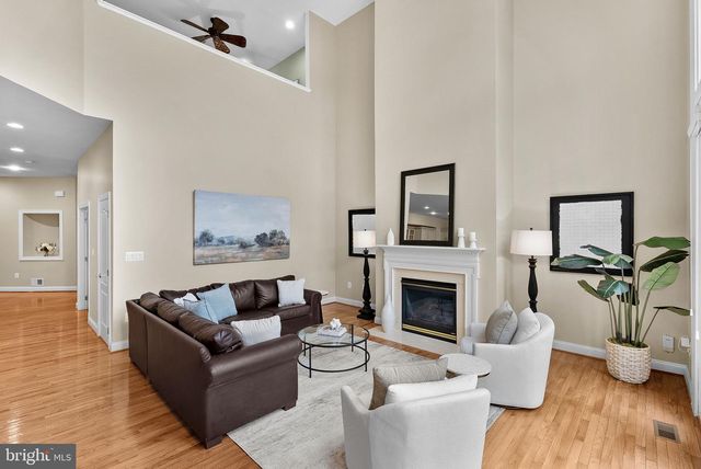18349 FAIRWAY OAKS SQ, Leesburg, VA 20176