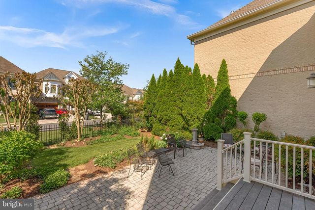 18349 FAIRWAY OAKS SQ, Leesburg, VA 20176