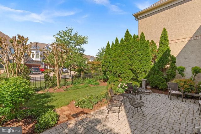 18349 FAIRWAY OAKS SQ, Leesburg, VA 20176
