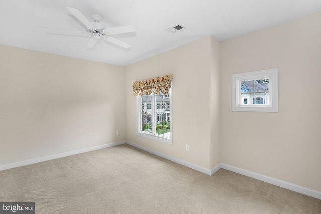 18349 FAIRWAY OAKS SQ, Leesburg, VA 20176