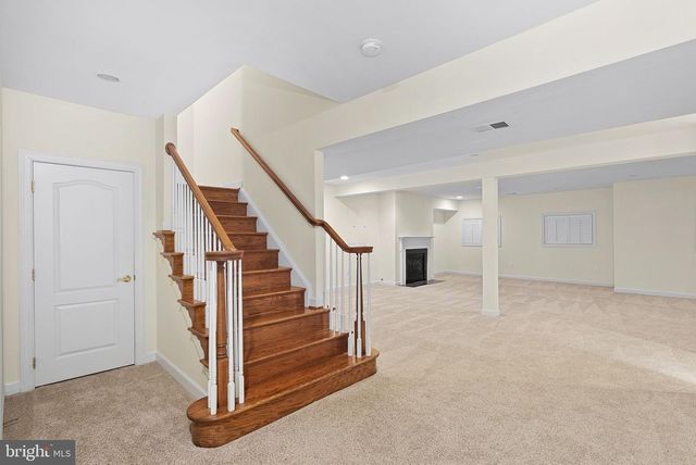18349 FAIRWAY OAKS SQ, Leesburg, VA 20176