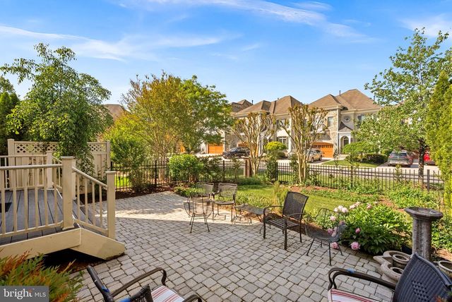 18349 FAIRWAY OAKS SQ, Leesburg, VA 20176