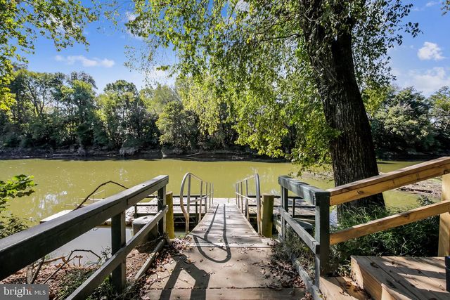 18349 FAIRWAY OAKS SQ, Leesburg, VA 20176