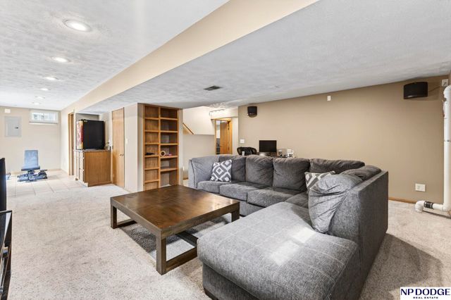 15205 Willow Creek Drive, Omaha, NE 68138