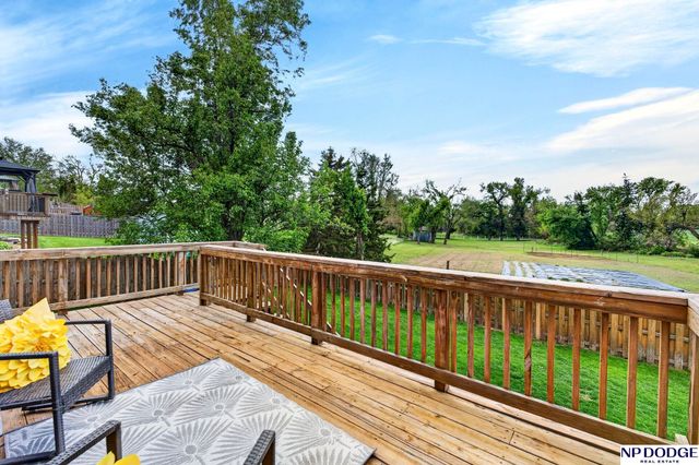 15205 Willow Creek Drive, Omaha, NE 68138