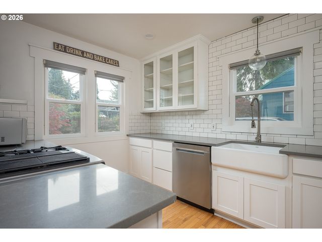 4207 Ne 77th Ave, Portland, OR 97218