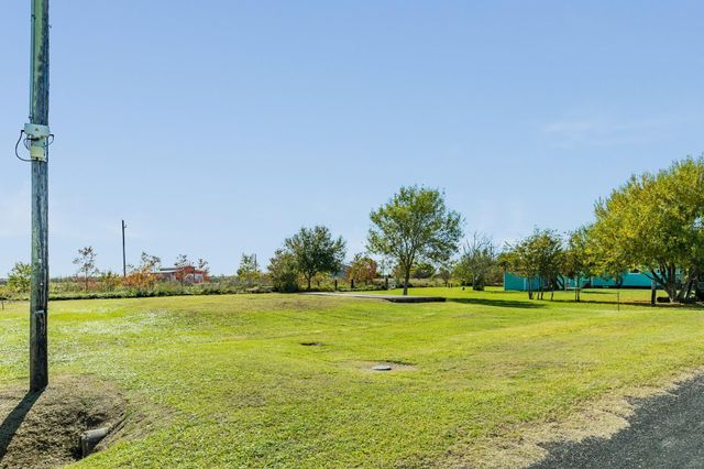 2326 Madison Avenue, Port Bolivar, TX 77650