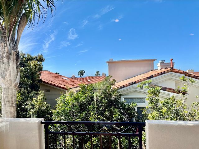 227 S Helberta Avenue B, Redondo Beach, CA 90277