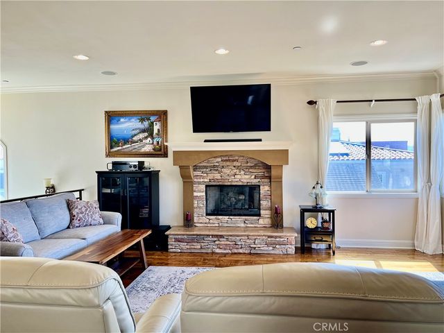 227 S Helberta Avenue B, Redondo Beach, CA 90277