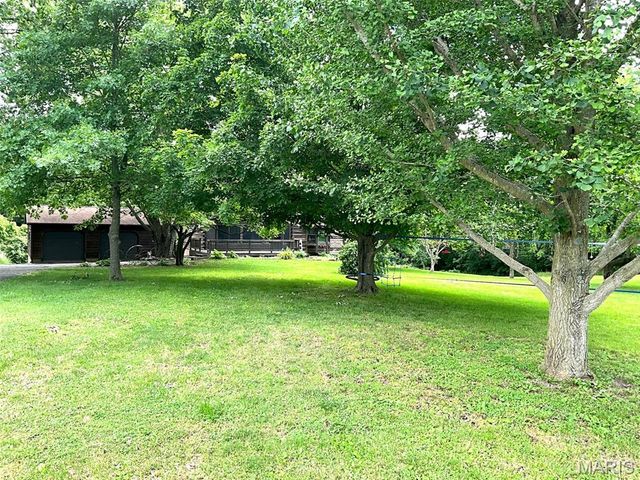 882 Plant School Avenue, Greenville, IL 62246