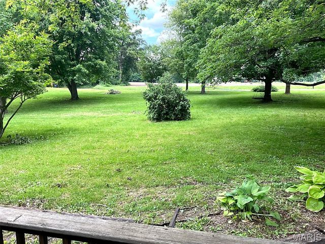 882 Plant School Avenue, Greenville, IL 62246