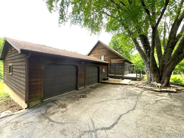882 Plant School Avenue, Greenville, IL 62246