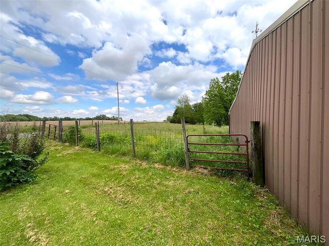 882 Plant School Avenue, Greenville, IL 62246