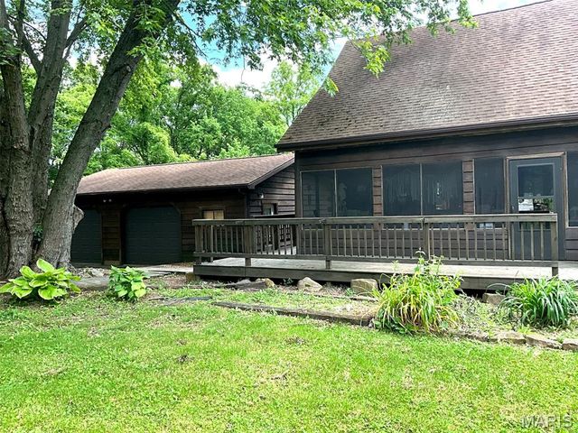 882 Plant School Avenue, Greenville, IL 62246