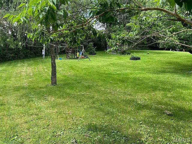 882 Plant School Avenue, Greenville, IL 62246