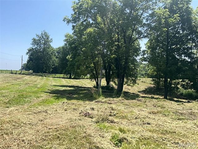 882 Plant School Avenue, Greenville, IL 62246