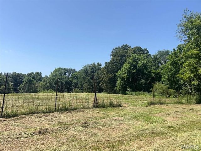 882 Plant School Avenue, Greenville, IL 62246