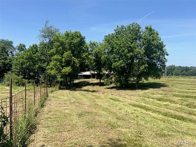 882 Plant School Avenue, Greenville, IL 62246