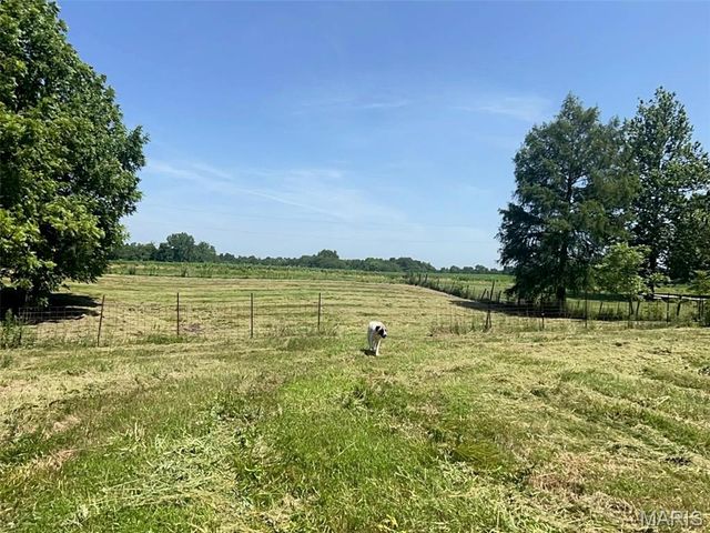 882 Plant School Avenue, Greenville, IL 62246