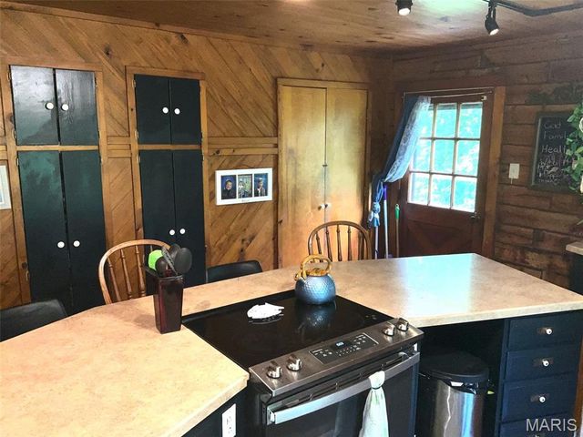 882 Plant School Avenue, Greenville, IL 62246