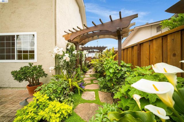 5481 Greenfield Way, Pleasanton, CA 94566