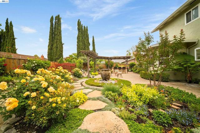 5481 Greenfield Way, Pleasanton, CA 94566