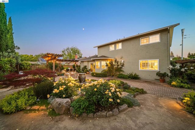 5481 Greenfield Way, Pleasanton, CA 94566