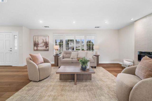 5481 Greenfield Way, Pleasanton, CA 94566