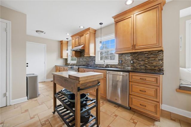 208 Shifting Log DR, Hampton, VA 23669