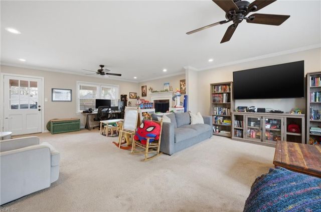 208 Shifting Log DR, Hampton, VA 23669