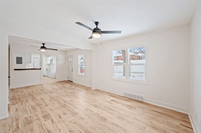 39 Hillside Avenue, Des Moines, IA 50315