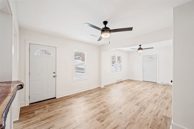 39 Hillside Avenue, Des Moines, IA 50315