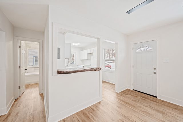 39 Hillside Avenue, Des Moines, IA 50315